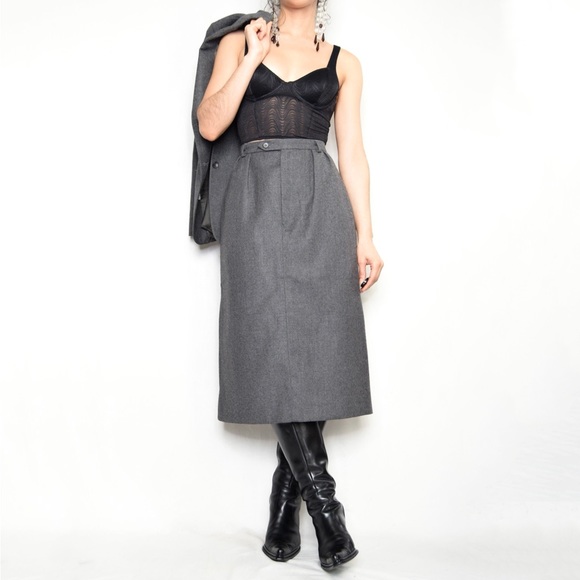 Jones New York Gray 100% pure wool 2 piece Skirt Suit - Picture 2 of 11